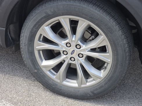 Used 2021 Ford Explorer Limited w/ Equipment Group 301A AWD/4WD image 13