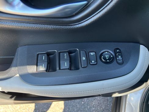 Certified 2025 Honda HR-V LX image 19