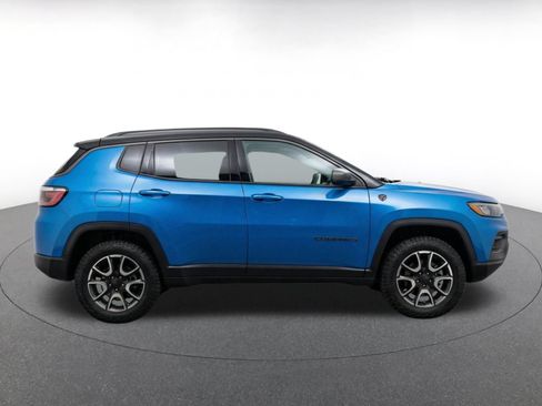Used 2025 Jeep Compass Trailhawk AWD/4WD image 13