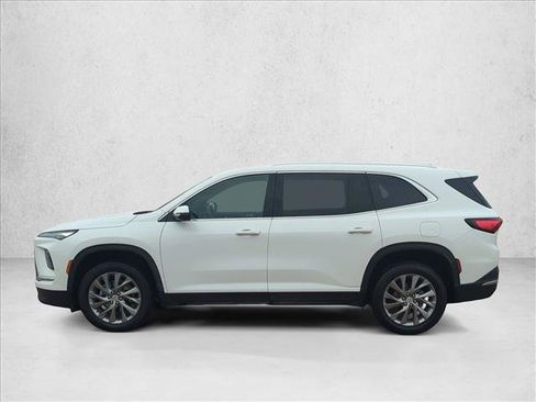 Used 2025 Buick Enclave Preferred FWD image 9