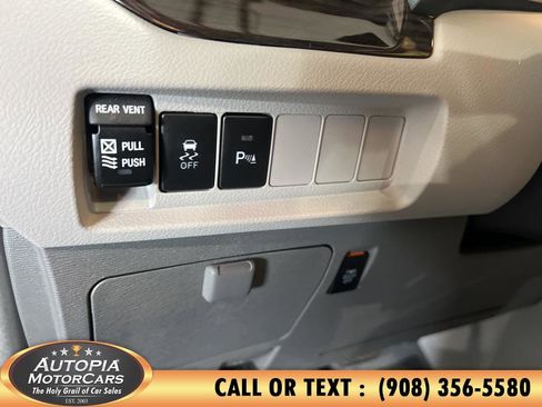 Used 2019 Toyota Sienna XLE image 36