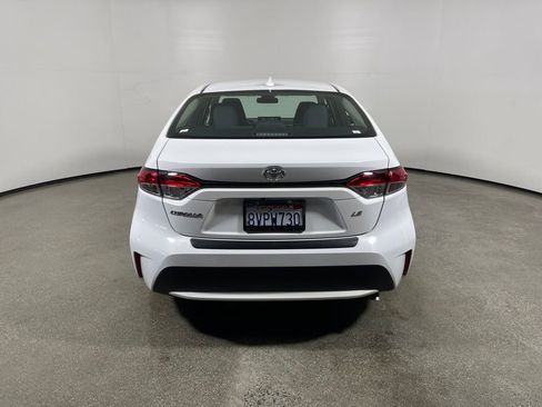 Used 2021 Toyota Corolla LE image 4