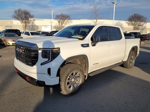 Used 2024 GMC Sierra 1500 AT4 w/ Technology Package image 3