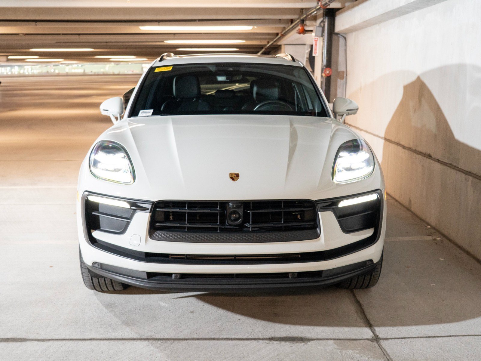 Certified 2025 Porsche Macan AWD/4WD image 6