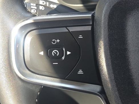 Used 2023 Volvo XC40 B5 Plus AWD/4WD image 38