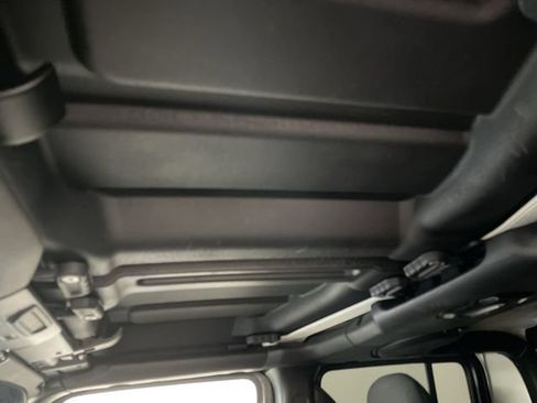 Used 2023 Jeep Gladiator Sport AWD/4WD image 22