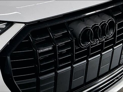 Certified 2025 Audi Q3 2.0T Premium Plus w/ Premium Plus Package image 32