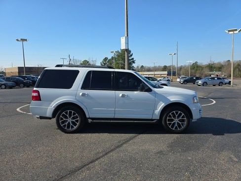 Used 2015 Ford Expedition XLT w/ Equipment Group 202A image 2