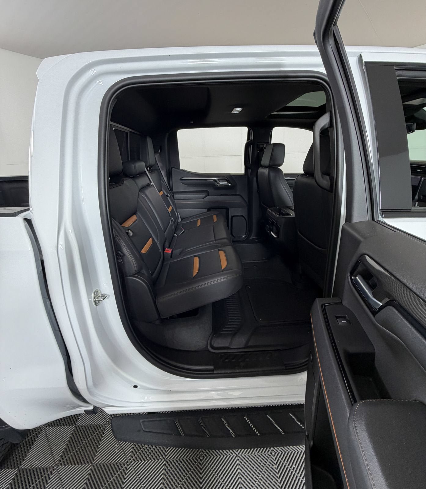 Certified 2024 GMC Sierra 1500 AT4 w/ AT4 Premium Package AWD/4WD image 5