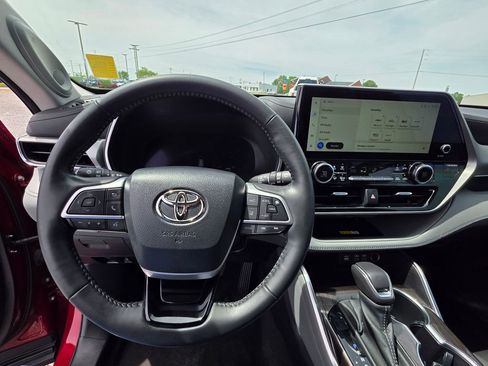 Used 2023 Toyota Highlander Platinum FWD image 15