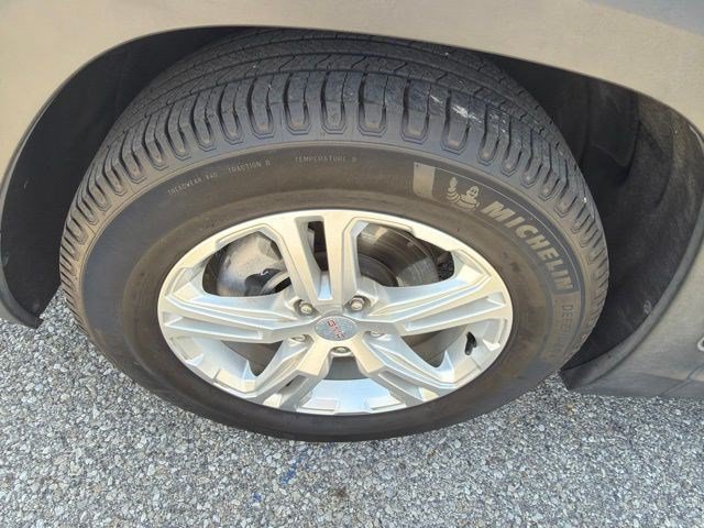 Used 2018 GMC Terrain SLE w/ Driver Convenience Package FWD image 10