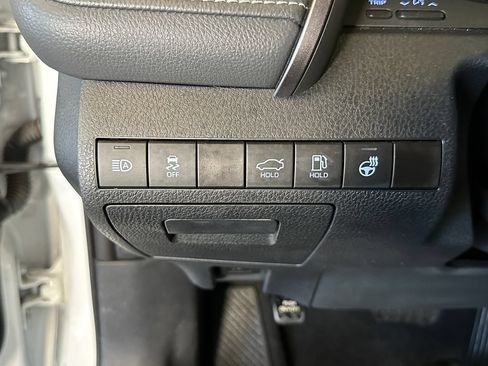 Used 2024 Toyota Camry SE w/ Cold Weather Package FWD image 18