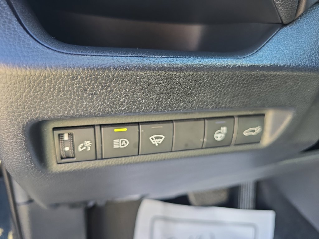 Used 2021 Toyota RAV4 XLE Premium AWD/4WD image 28