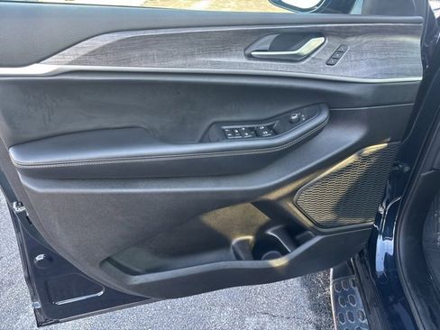 Used 2024 Jeep Grand Cherokee L Limited w/ Luxury Tech Group II image 18