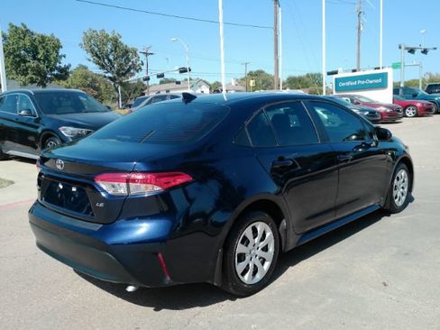 Used 2025 Toyota Corolla LE FWD image 6