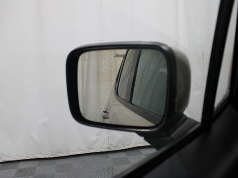 Used 2016 Jeep Renegade Latitude w/ Cold Weather Group image 12