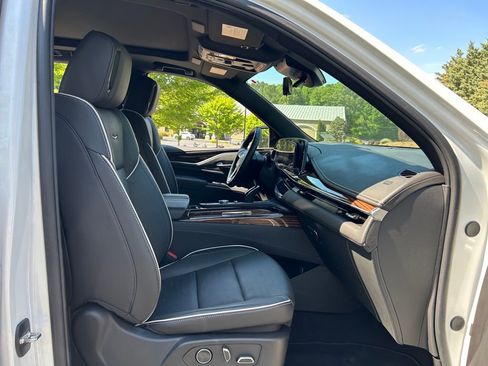 Used 2024 Cadillac Escalade ESV Premium Luxury AWD/4WD image 53
