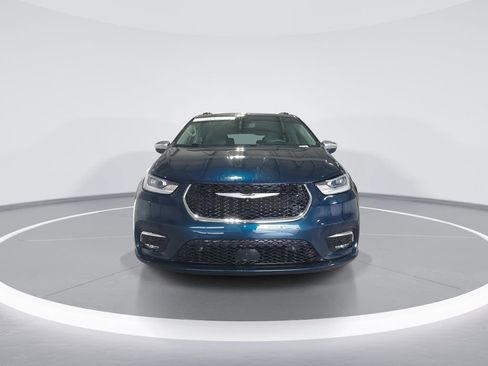 Used 2022 Chrysler Pacifica Limited image 3