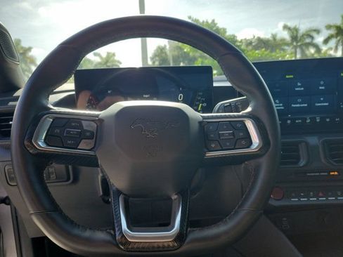 Used 2025 Ford Mustang Coupe RWD image 18