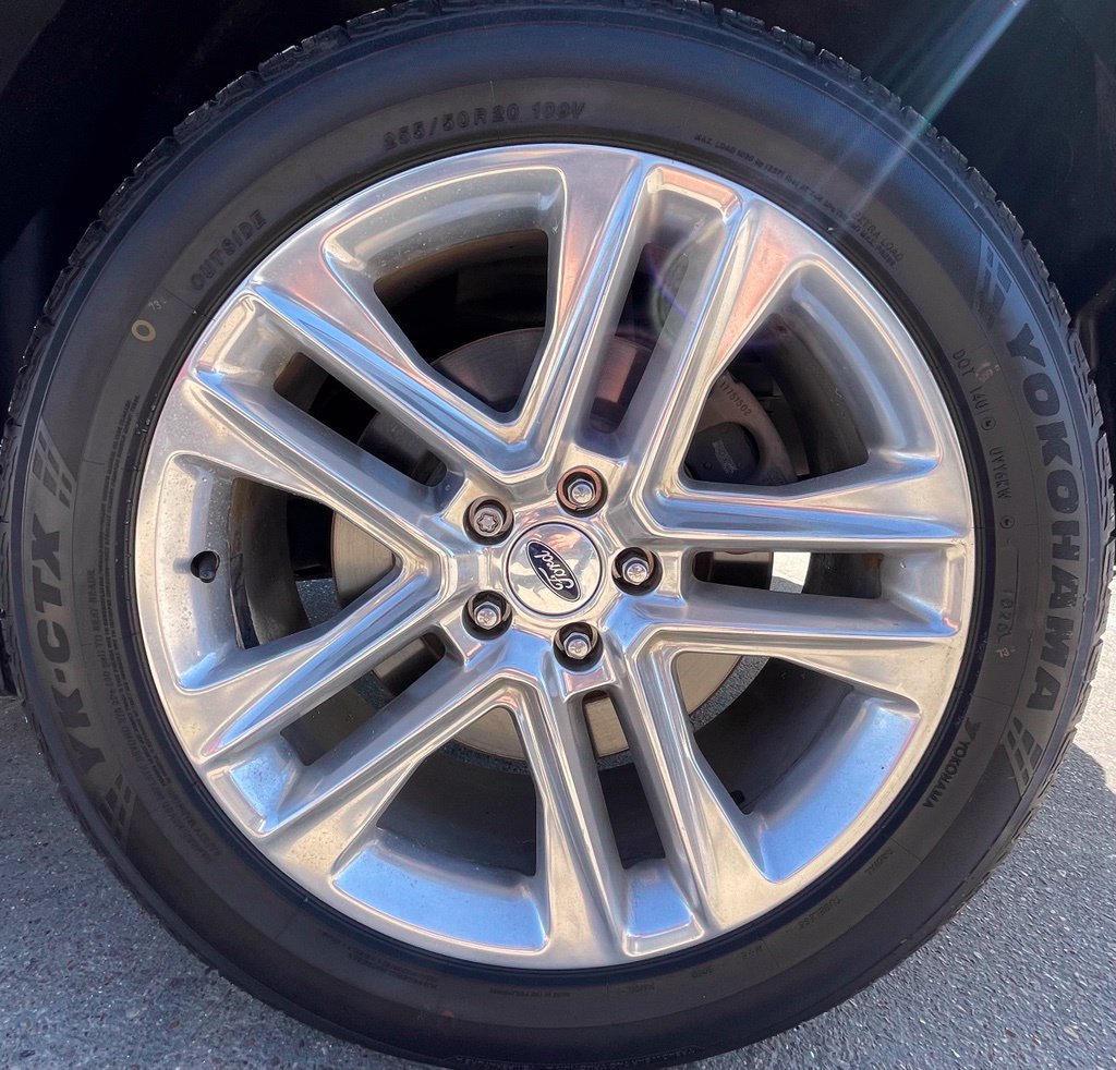 Used 2017 Ford Explorer XLT w/ Equipment Group 202A FWD image 12