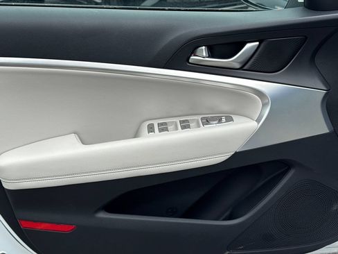 Used 2025 Genesis G70 2.5T RWD image 12