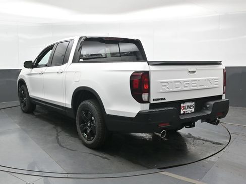 New 2026 Honda Ridgeline Black Edition image 8