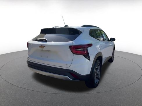 Used 2025 Chevrolet Trax LT w/ LT Convenience Package FWD image 13