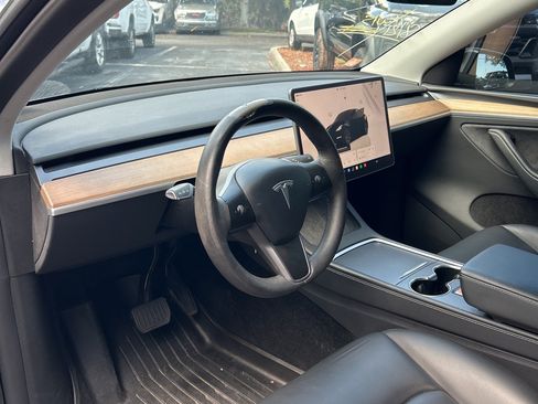Used 2025 Tesla Model Y Long Range AWD/4WD image 12