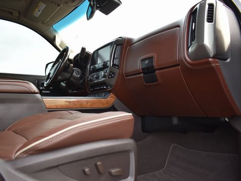 Used 2018 Chevrolet Silverado 1500 High Country image 10