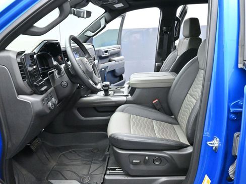 Used 2025 Chevrolet Silverado 1500 ZR2 w/ Technology Package image 13