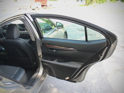 Used 2016 Lexus ES 350 w/ Navigation System Package FWD image 37