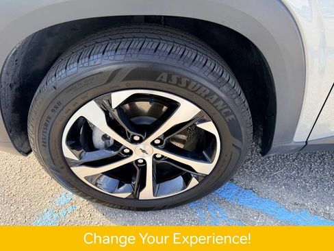 Used 2025 Chevrolet Trax RS w/ Sunroof Package FWD image 30