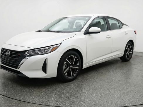 Used 2025 Nissan Sentra SV image 3