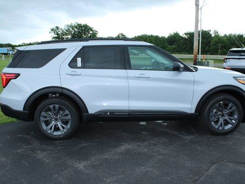 New 2026 Ford Explorer Active w/ Active Comfort Package AWD/4WD image 16
