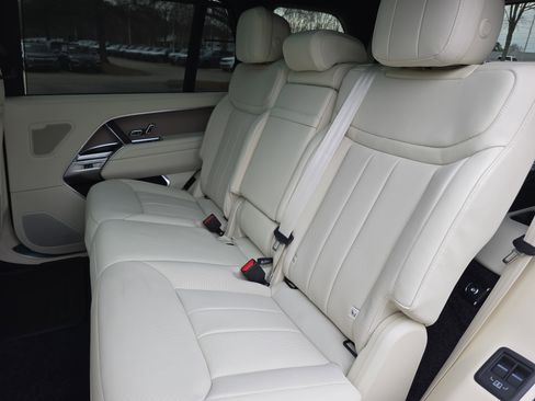 New 2026 Land Rover Range Rover Long Wheelbase SE image 15