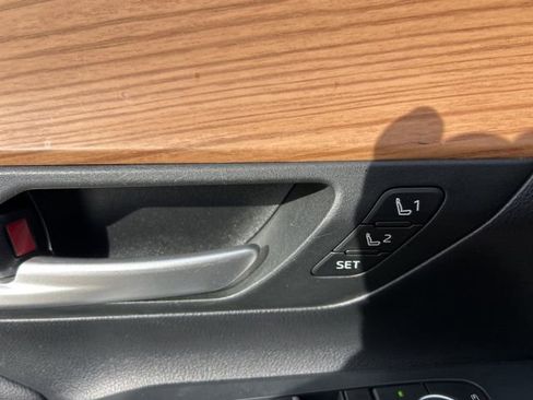 Used 2024 Toyota Grand Highlander Limited image 17