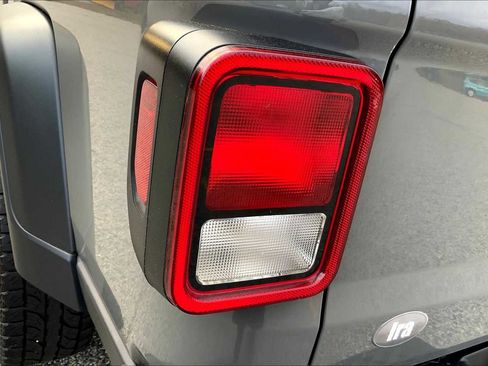 Used 2021 Jeep Gladiator Sport AWD/4WD image 27