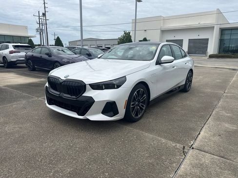 New 2027 BMW 550e xDrive AWD/4WD image 1