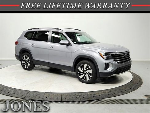 Used 2024 Volkswagen Atlas SE image 1