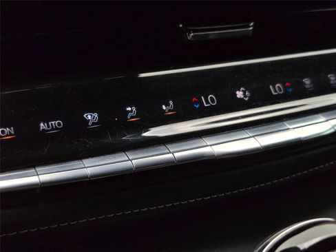 Used 2022 Cadillac Escalade Luxury AWD/4WD image 21