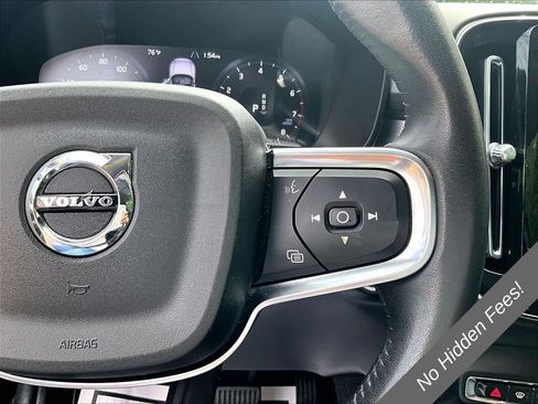 Used 2021 Volvo XC40 T4 Momentum FWD image 17