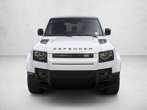 Used 2025 Land Rover Defender 110 X-Dynamic SE AWD/4WD image 6