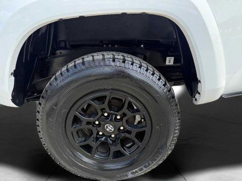 Used 2022 Toyota Tacoma SR5 RWD image 55