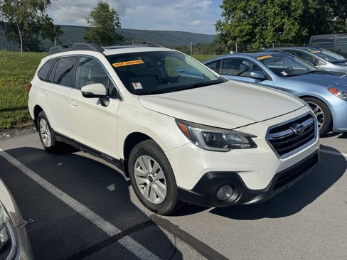 Used 2019 Subaru Outback 2.5i Premium w/ Popular Package #2 AWD/4WD image 1