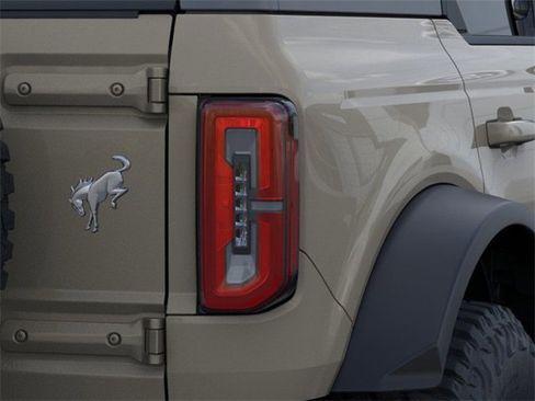 New 2025 Ford Bronco Outer Banks w/ Sasquatch Package image 23