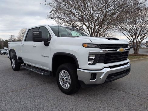 Used 2025 Chevrolet Silverado 2500 LT w/ Convenience Package image 2