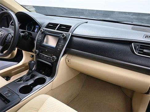 Used 2015 Toyota Camry LE image 27