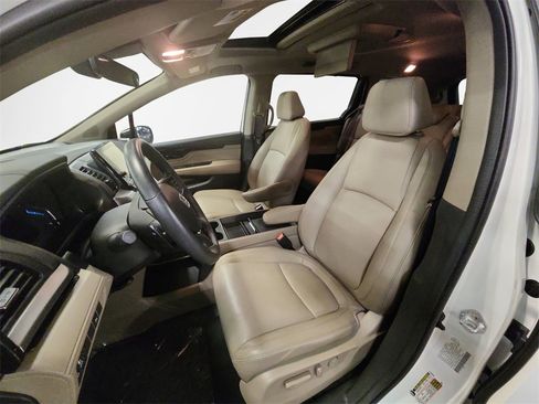 Used 2024 Honda Odyssey Touring image 12