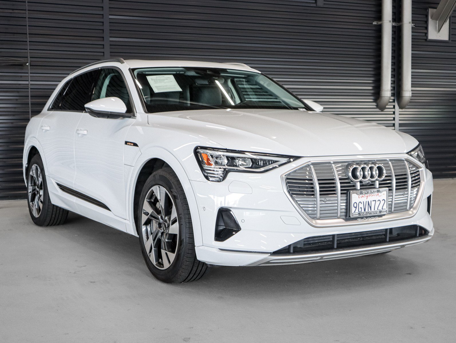 Used 2023 Audi e-tron Premium Plus w/ Premium Plus Package AWD/4WD image 10
