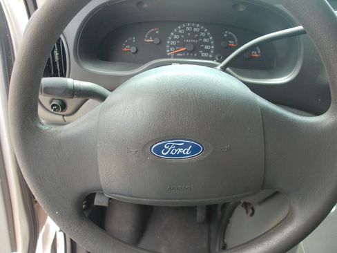 Used 2003 Ford E-250 and Econoline 250 Extended RWD image 12